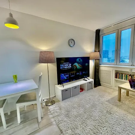 Palace 3 Wifi 65'tv Netflix Hbo Applettv * Βαρσοβία